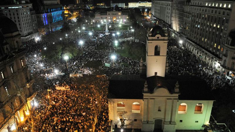 Miles de personas protestan en Argentina contra las políticas de Cristina Fernández