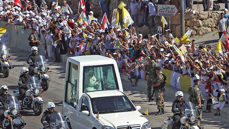 Benedicto XVI pide a musulmanes y cristianos unirse para evitar la violencia en Oriente Medio