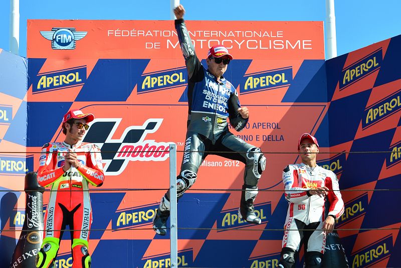 Jorge Lorenzo gana en San Marino y se aleja de Pedrosa, a quien le falló la moto