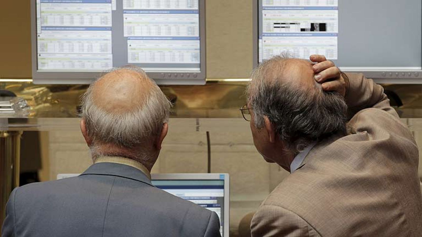 La presión sobre la deuda española se eleva hasta casi el 6% y la Bolsa cierra plana | Ver