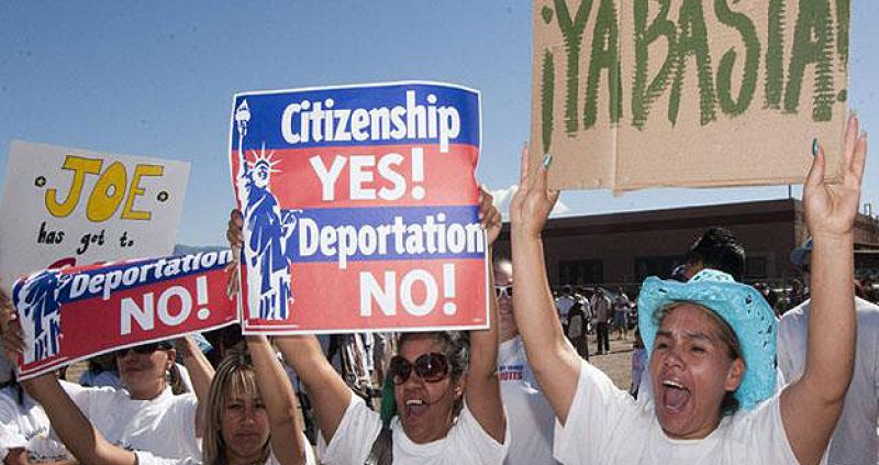 Arizona podrá aplicar desde hoy la polémica ley de inmigración 'Muéstrame tus papeles'