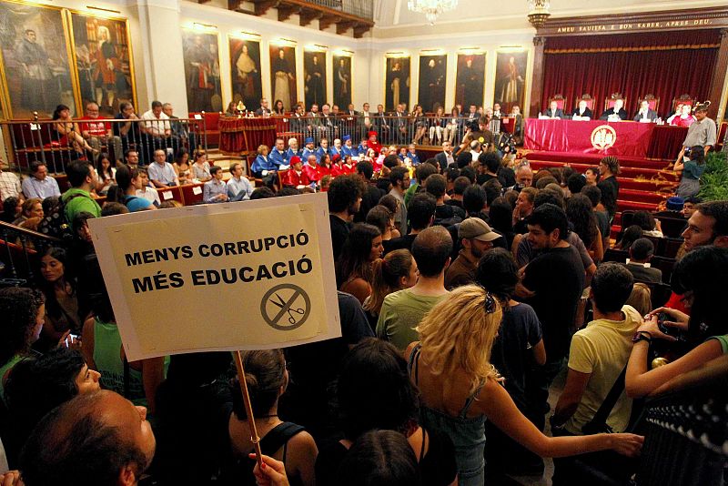 Se suspende la apertura del curso universitario en Valencia y Murcia por las protestas
