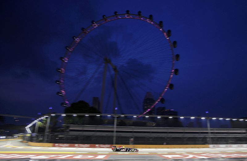 Vettel acaba primero y Alonso, tercero en los segundos libres de Singapur