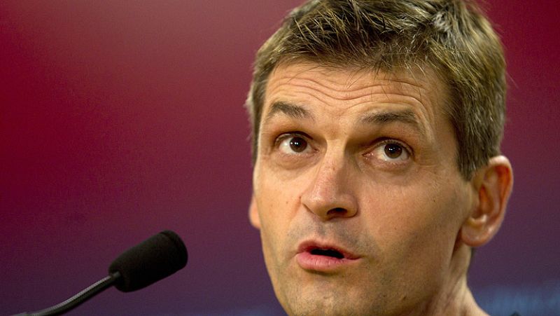 Vilanova: "El aliciente es ganar al Granada, no dormir a once del Madrid"