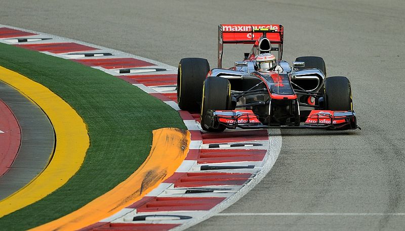 Hamilton se queda con la 'pole' en Singapur; Alonso, quinto