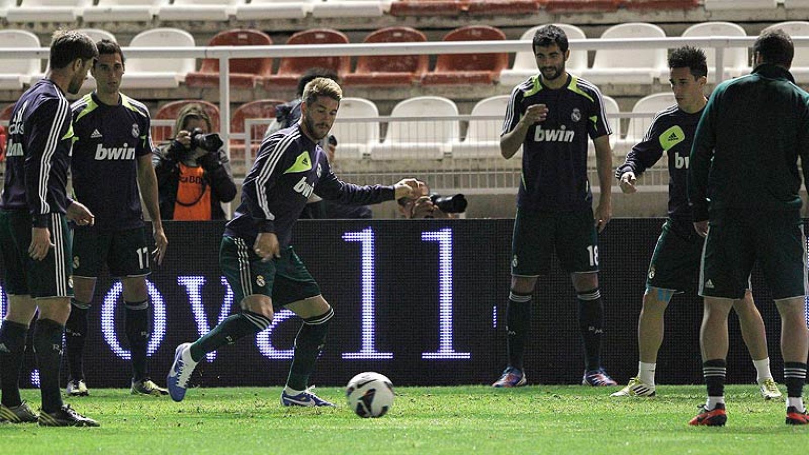 La iluminación del estadio del Rayo vuelve a funcionar tras el sabotaje | Ver
