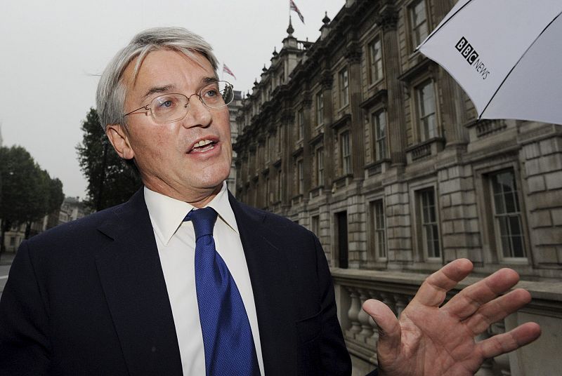 Un ministro británico, en la cuerda floja tras llamar "chusma" a los policías de Downing Street