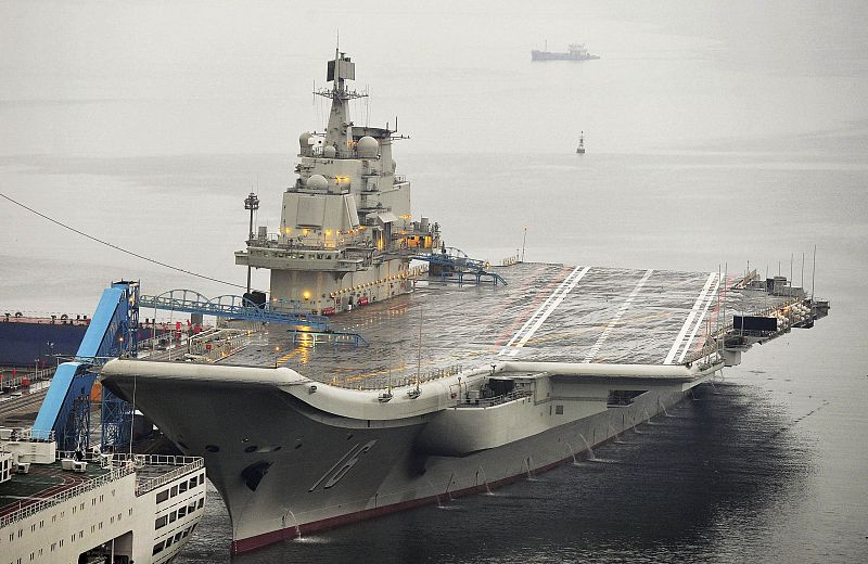 China pone en servicio su primer portaviones, el Liaoning