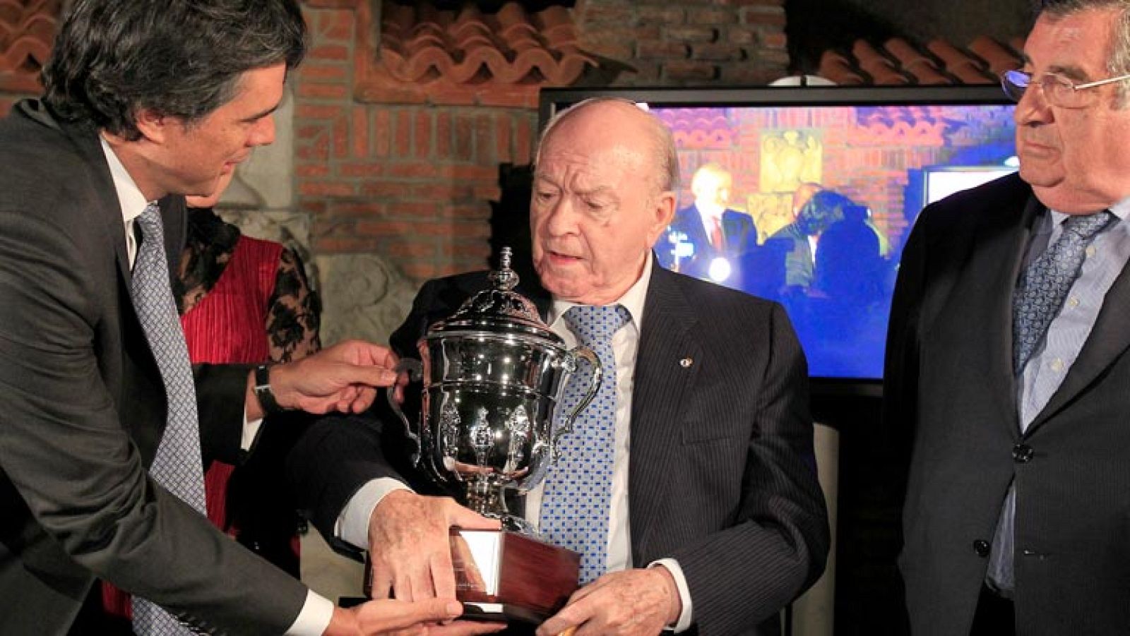 El Real Madrid homenajea a Di Stefano en el Trofeo Bernabéu ante Millonarios