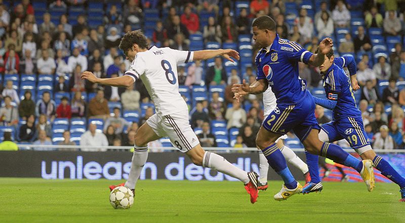 El Real Madrid golea al Millonarios y Kaká se exhibe en el homenaje a Di Stefano (8-0)