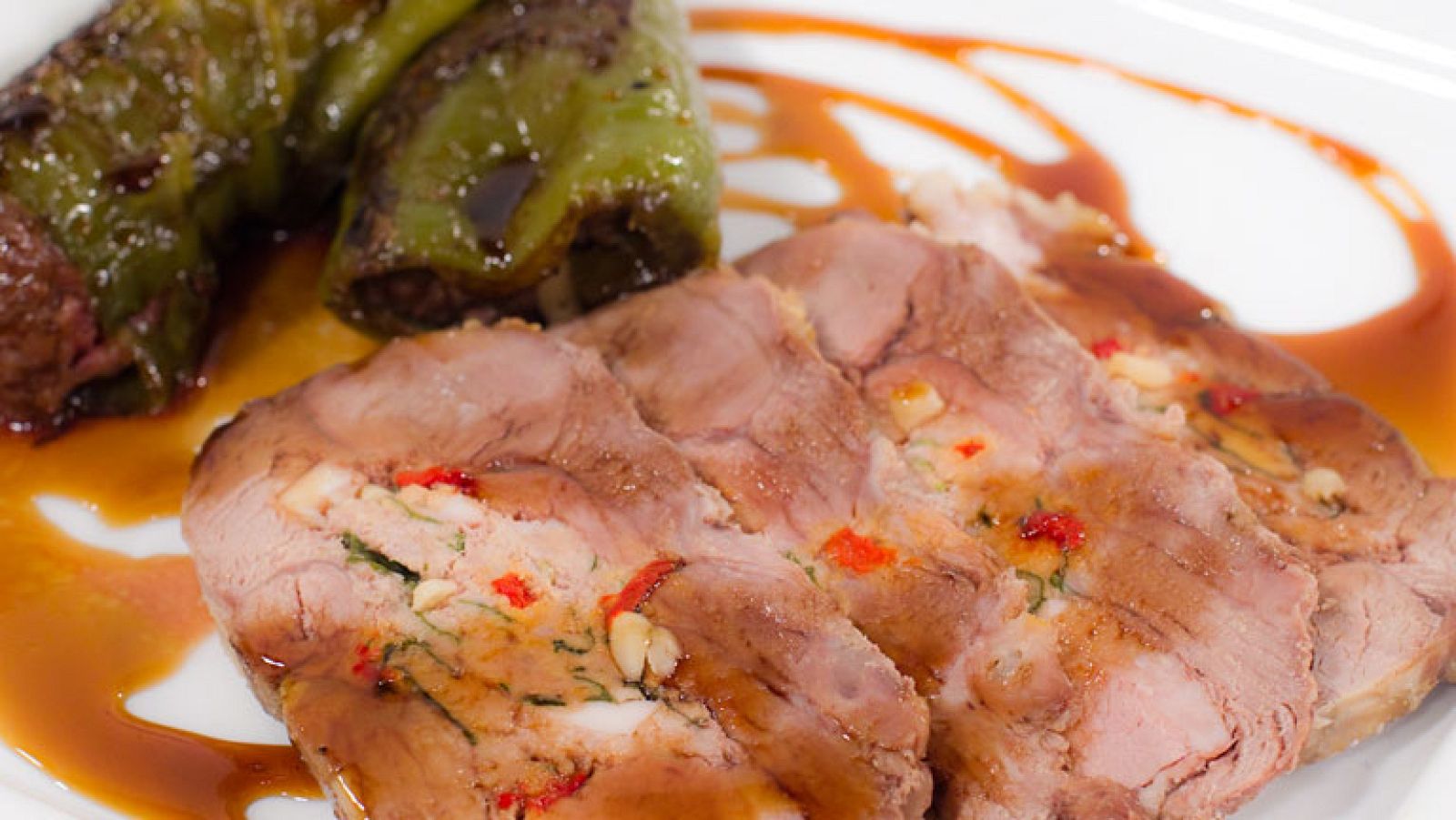 Saber Cocinar - Cordero relleno a la sal con pimientos sorpresa - RTVE Cocina | Ver