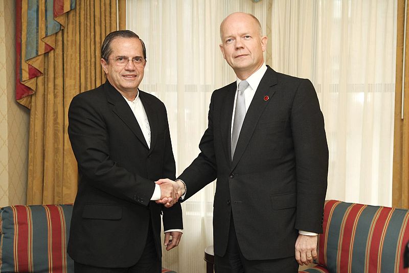 Ecuador y Reino Unido mantienen sus posturas sobre Assange tras su reunión en Nueva York