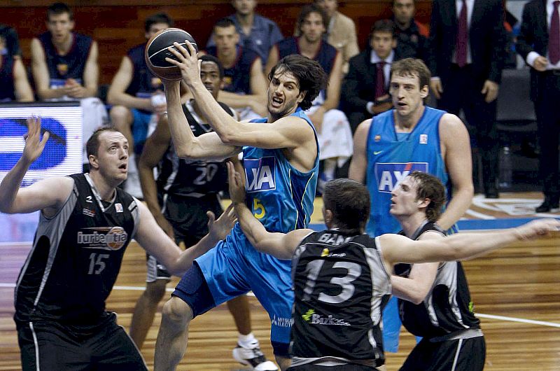 Akasvayu y Pamesa fuerzan el tercer partido y Bilbao Basket cae eliminado