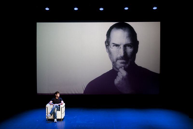 Llega a Madrid 'Agonía y éxtasis de Steve Jobs', una obra que cuestiona "el mundo ideal" de Apple