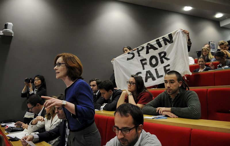 De Guindos asegura en Londres que España "no necesita un rescate" sino que intervenga el BCE