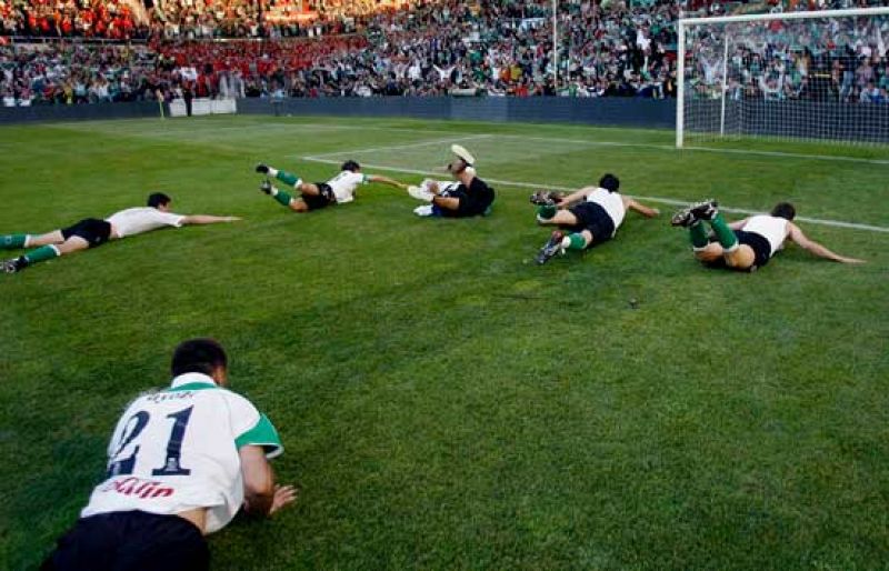 El Zaragoza baja a segunda y el Racing jugará la Copa de la UEFA