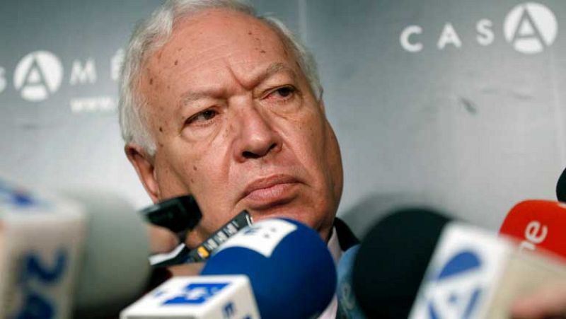 Mas celebra el "clamor" en el Camp Nou y Margallo dice que da mala imagen de España