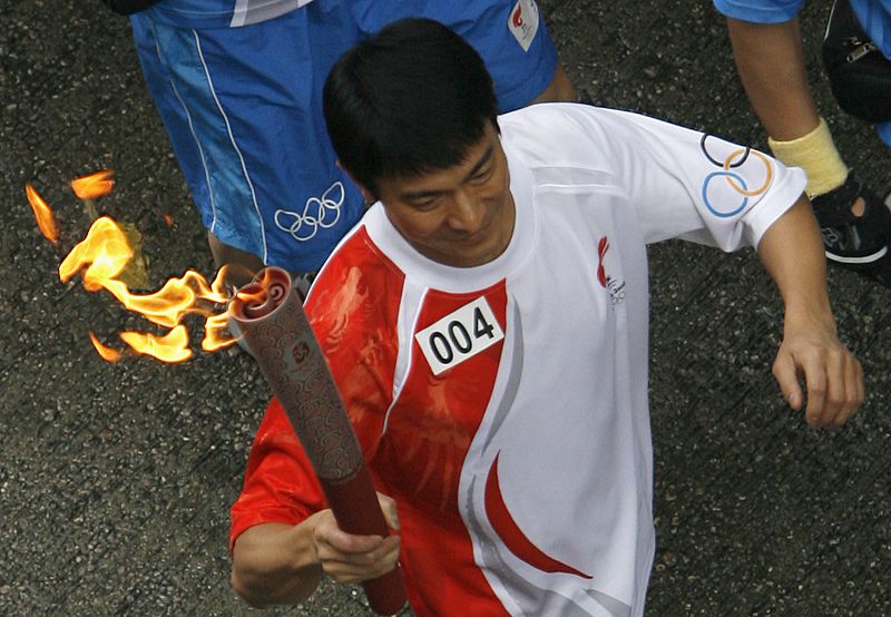 La antorcha olímpica detiene su camino por los tres días de luto oficial decretados en China
