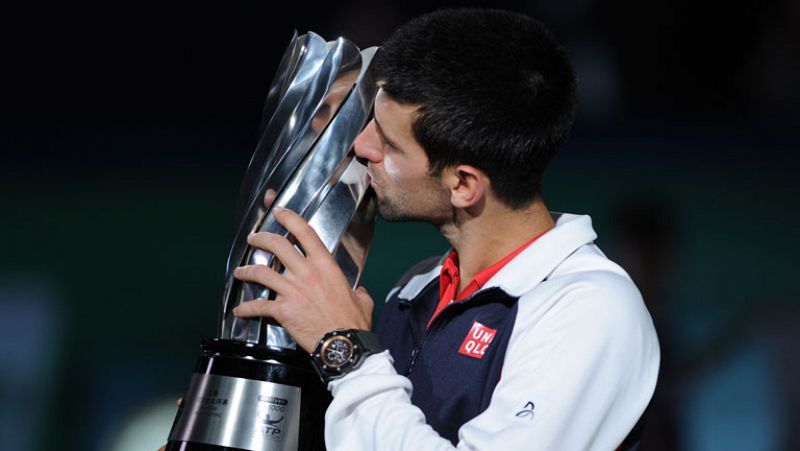 Djokovic remonta y salva cinco bolas de partido para ganar Murray en la final de Shanghái