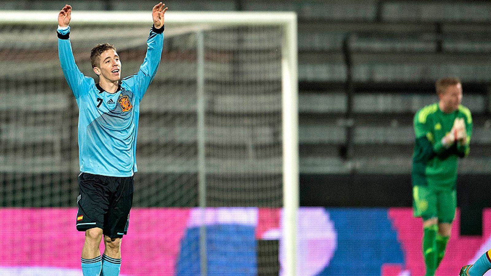 La selección española Sub-21 ha obtenido este martes el billete  para defender su corona en el Europeo de Israel 2013 después de  vencer a Dinamarca (1-3) en el partido de vuelta de los 'play-offs',  con un gol de Iker Muniain en la primera mitad y u