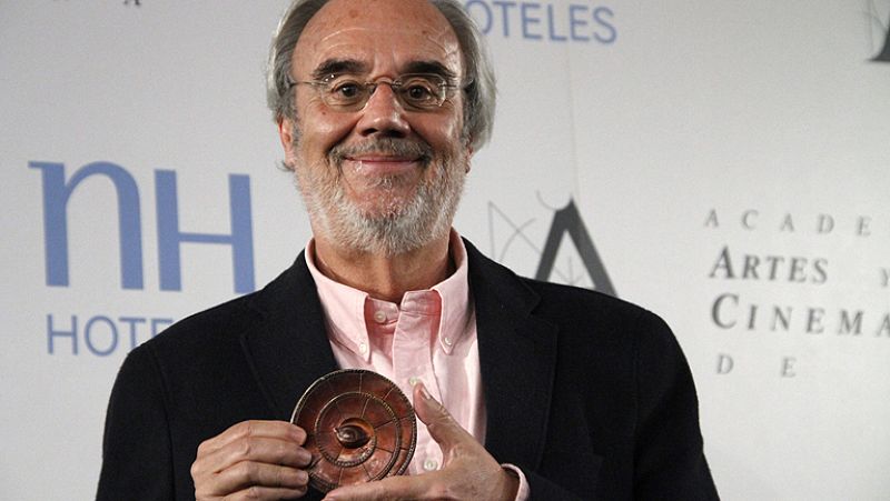Manuel Gutiérrez Aragón recoge la Medalla de Oro de la Academia de Cine