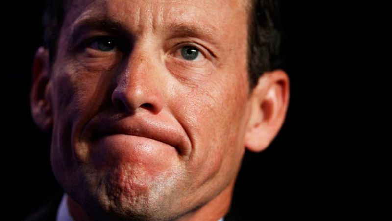 Lance Armstrong deja la presidencia de su asociación Livestrong