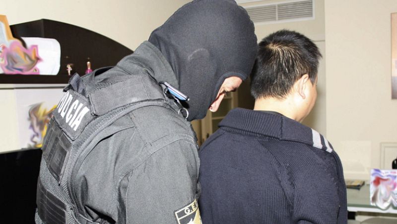 El juez envía a prisión a diecisiete implicados que han declarado en la operación Emperador