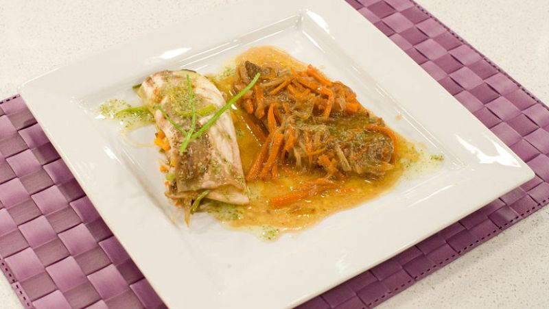 Escalopes a la cerveza con milhojas de verduras, calabaza y judías verdes