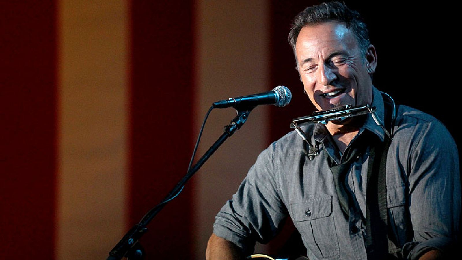 Springsteen salta al escenario con Bill Clinton para apoyar a Obama | Ver