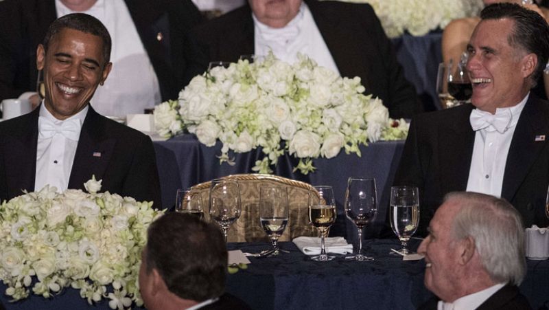 Obama y Romney intercambian bromas en la tradicional cena benéfica de Nueva York