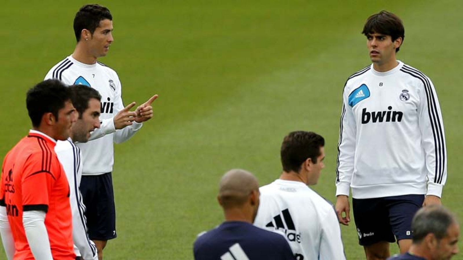 En el Real Madrid-Celta del Bernabeu se comprobará la factura que va a tener que pagar el equipo blanco por los partidos de selecciones. Y sobre todo qué piezas mueve Mourinho sin margen de error y teniendo en cuenta que la semana que viene hay Champ