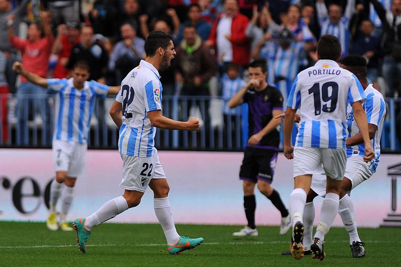 El Málaga da la vuelta al marcador  'in extremis' ante el Valladolid (2-1)
