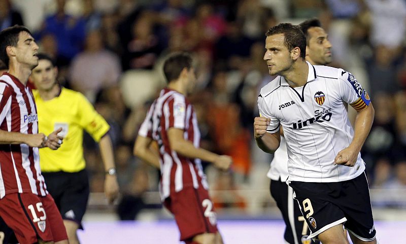 El Valencia alivia su crisis con una remontada y el Athletic la aumenta
