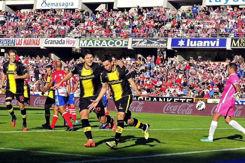 El Zaragoza respira en Granada y trunca la buena racha de un rival directo