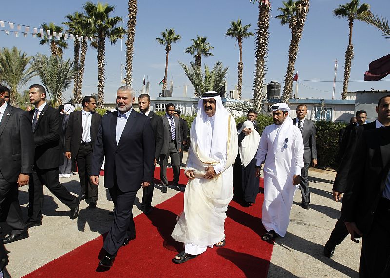 El emir catarí protagoniza una visita histórica a la Gaza de Hamás