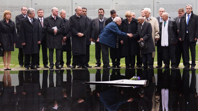 Merkel rinde homenaje a los gitanos, las víctimas olvidadas del nazismo, e inaugura su memorial