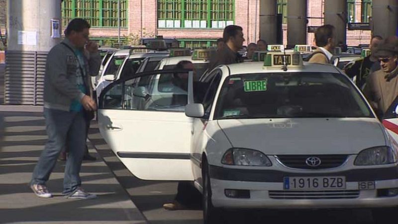Los taxistas de Madrid tendrán que tener la ESO e ir vestidos correctamente