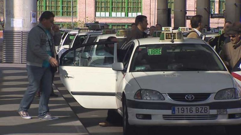 Los taxistas de Madrid tendrán que tener la ESO e ir vestidos correctamente