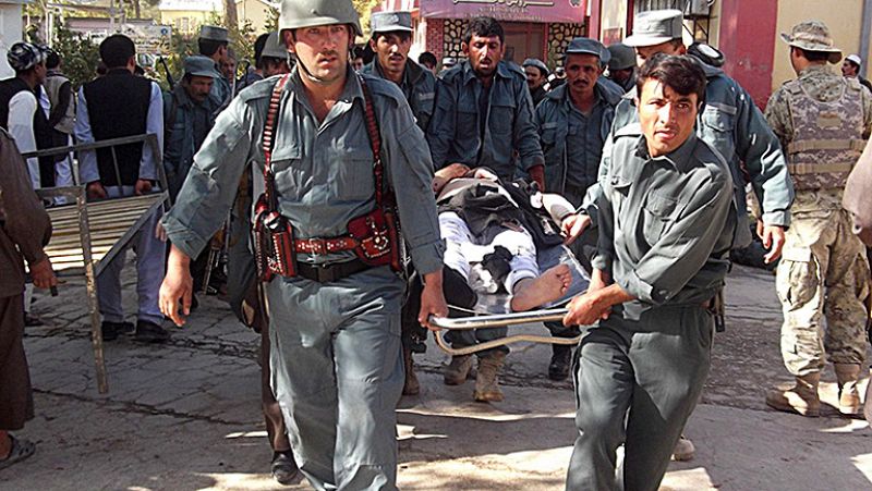 Decenas de muertos en un atentado suicida en una mezquita en el norte de Afganistán