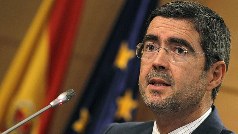 El Gobierno dice que la destrucción de empleo se estabiliza y el PSOE exige que Rajoy comparezca