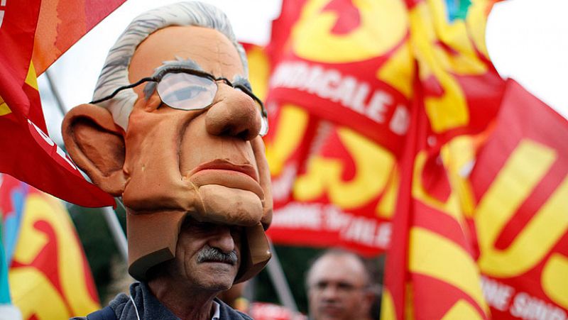 Decenas de miles de personas salen a la calle contra el Gobierno de Monti
