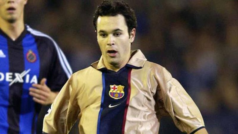 Andrés Iniesta celebra diez años deslumbrando al mundo con su fútbol