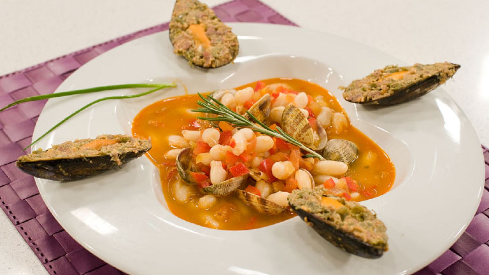 Saber cocinar - Guiso de judías blancas con marisco