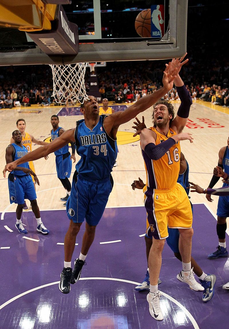 Los Lakers decepcionan en su estreno con otra derrota ante unos mermados Mavericks (91-99)
