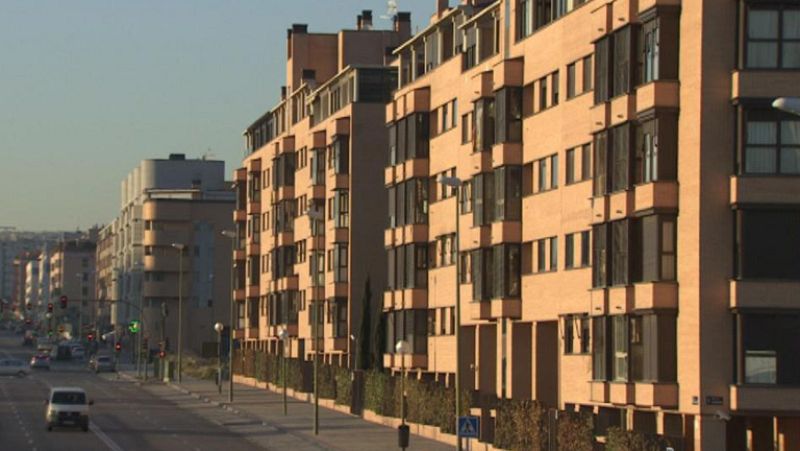 El euríbor cae al mínimo histórico del 0,65% y rebaja las hipotecas en 1.200 euros de media