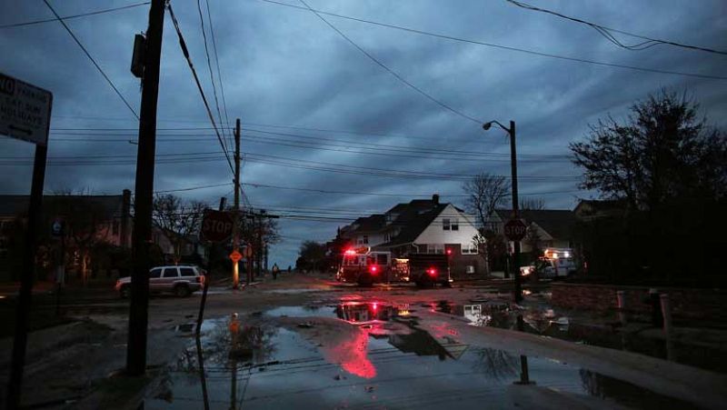 Obama promete ayuda para los damnificados de 'Sandy' y asegura que EEUU superará la crisis