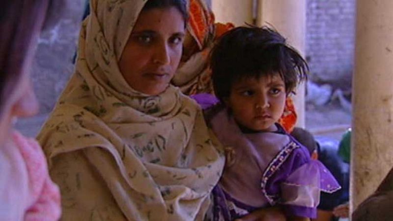 Una niña de 14 años muere en Pakistán tras ser atacada con ácido por sus padres