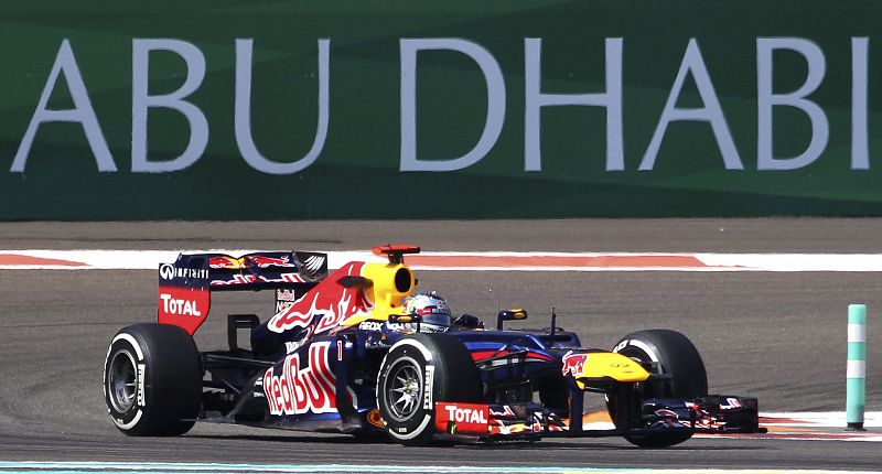 Vettel domina los entrenamientos marcado por Hamilton; Alonso, séptimo