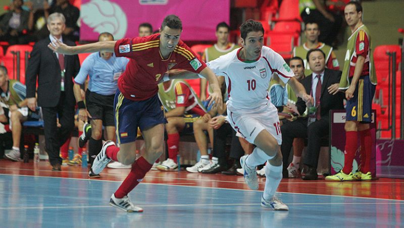 España tropieza contra Irán en el debut en el Mundial