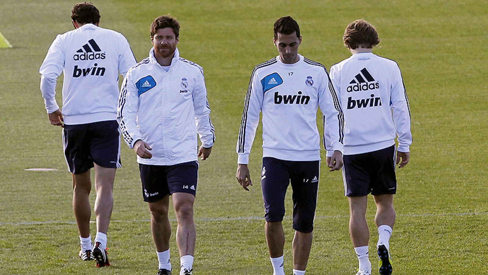 Entre los convocados para el partido contra el Zaragoza habrá canteranos pero no estará José Rodríguez, que, sin embargo, sí se ha entrenado con el primer equipo. No lo han hecho ni Ramos, con molestias en la espalda, ni Essien, aunque sí entran en l